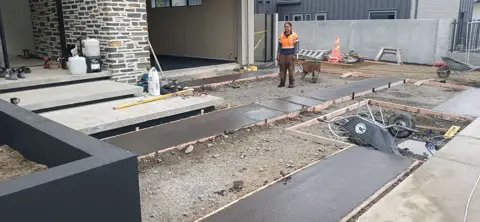 Concrete driveway in Palmerston North, photo 1
